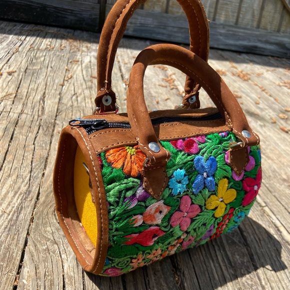 Vintage Guatemala floral embroidered mini bag - Picture 3 of 11